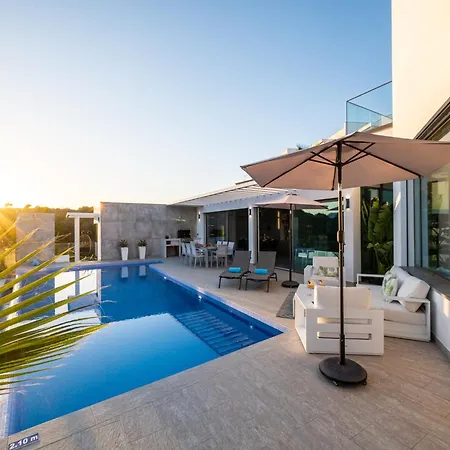 Villa Holiday Home In Armacao De Pera Near Beaches